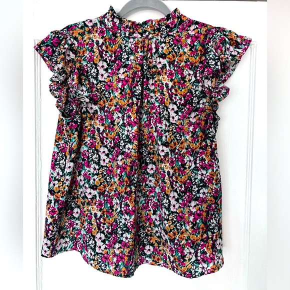 Tops - Flutter sleeve floral top